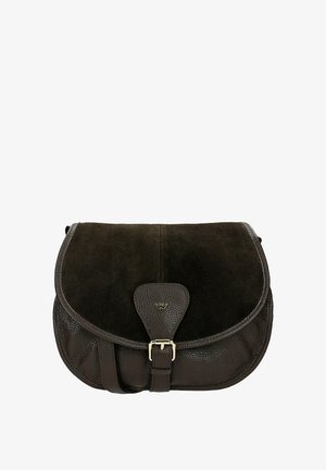 Donkerbruin leren en suede schoudertas met een sluiting met gesp en een subtiel driehoekig logo op de voorklep.