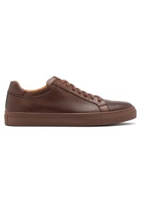 Pruunist nahast sneaker madala profiiliga, ümmarguse varbaga ja paeltega kinnitusega. Omab reljeefset kummist talda ja sile nahk tekstuuri.