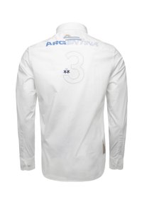 Maglietta bianca a maniche lunghe con colletto, con la scritta "ARGENTINA" in blu, il numero "3" in grigio chiaro e un logo ricamato blu scuro sul davanti.