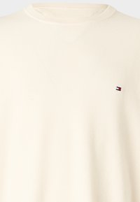 Tommy Hilfiger ESSENTIAL STRUCTURE CREW NECK - Jumper - ivory petal