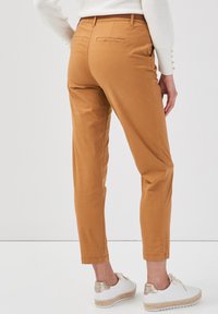 Cache Cache Chino - beige fonce