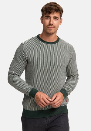 Grøn- og hvidstribet sweater med ribbet halsudskæring og manchetter. Strikket tekstur med lange ærmer, der har en lille logo detalje på siden.