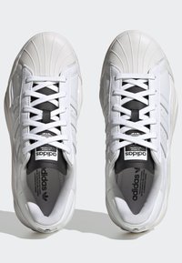 adidas Originals SUPERSTAR MILLENCON W - Baskets basses - cloud white   cloud white   core black