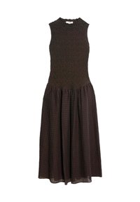 Mouwloze midijurk in donkerbruin met een getextureerd nauwsluitend lijfje en een geplooide geruite rok op een witte achtergrond.