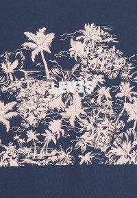 Levi's® RELAXED FIT - Apdrukāts T-krekls - dress blues