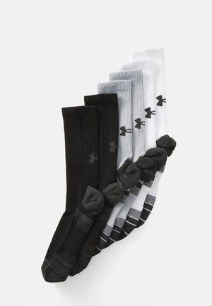 Set di sei calzini crew in nero, grigio e bianco. Texture a costine con accenti del logo. Presenta colori solidi e motivi a strisce.