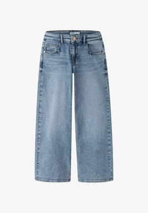 Jean en denim bleu clair avec jambes larges, bouton et fermeture éclair à l'avant, et cinq poches, présenté à plat sur fond blanc.