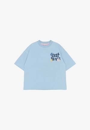 Lichtblauw oversized t-shirt met korte mouwen, voorzien van de tekst "c'est la vie" en gekleurde bloemgraphics aan de voorkant. Vette stoftextuur.