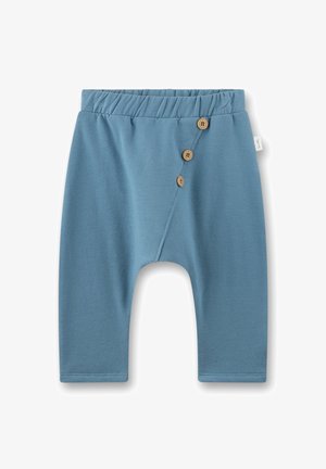 Blaue Baumwollhosen mit einem elastischen Bund und drei Holzknöpfen auf der Vorderseite. Bietet eine lockere Passform und eine verkürzte Länge.