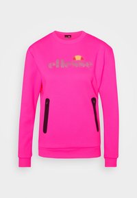 Felpa a maniche lunghe di un vivace rosa con colletto rotondo, due tasche con zip nere e un logo ellesse argentato con un emblema arancione e rosso sul petto.