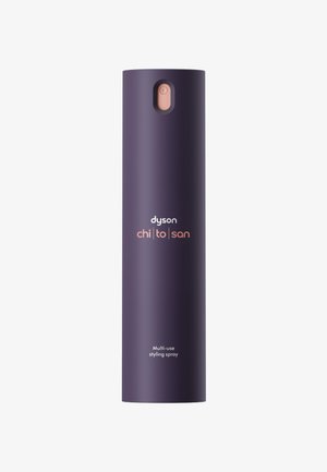 Lila zylindrische Flasche mit matter Oberfläche, ausgestattet mit einem hellrosa Knopf und weißem Text, der "dyson chi|to|san Mehrfach-Styling-Spray" lautet.