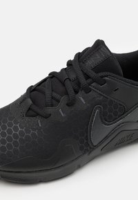 Nike Performance LEGEND ESSENTIAL  - Sapatilha de treino - black/off noir