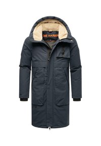 Tamsiai mėlynas parka su dirbtiniu kailiu aptrauktu gobtuvu, užtrauktuku, daugybe kišenių ir raštuotais rankogaliais, įskaitant didelę krūtinės kišenę su diržo detale.