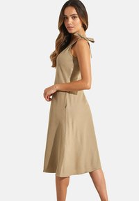 Selmark ESTIVALE MI-LONGUE À NOUETTES COMPLEMENTOS  - Robe en jersey - kaki