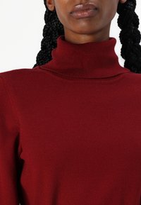 VILA VIAMANDA TURTLE NECK DRESS - Stickad klänning - cabernet