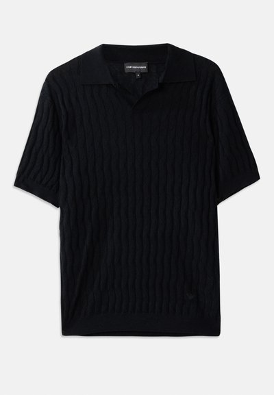 Μαύρο πλεκτό μπλουζάκι πόλο με υφή διαμαντιού, κοντά μανίκια, κλασικό γιακά και εφαρμοστή γραμμή.