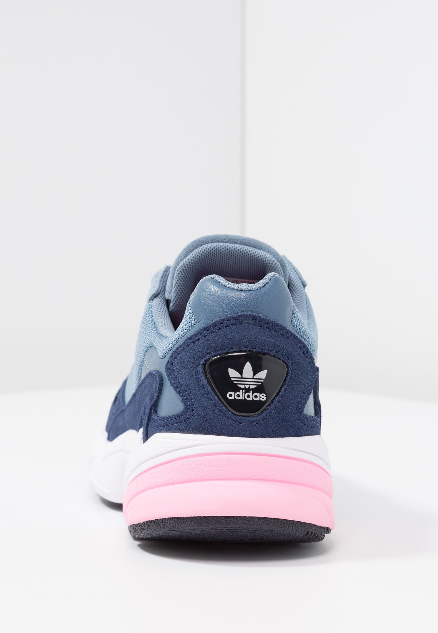 adidas Originals FALCON - Sneakers laag - raw grey/light pink/Grijs -  Zalando.nl
