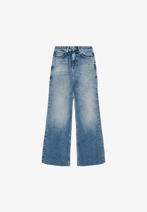 Jeans mit weitem Bein aus hellblauem Denim, mit hoher Taille, zwei Fronttaschen und einem verwaschenen Look mit glatter Textur und sichtbaren Nähten.