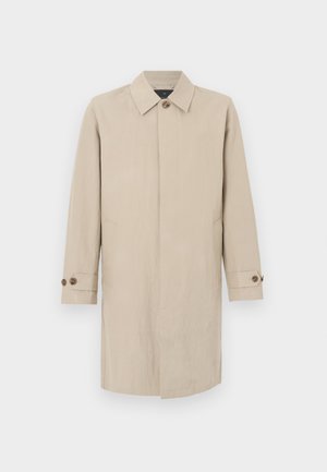 Gabardina beige de corte recto, con cuello grande y puños abotonados. Presenta dos bolsillos laterales y una tela lisa y texturizada.