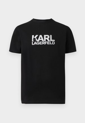 Must lühikeste varrukatega T-särk, millel on valge paks "KARL LAGERFELD" tekst ja väikese siluett-graafikuga tähe K sees rinnal.
