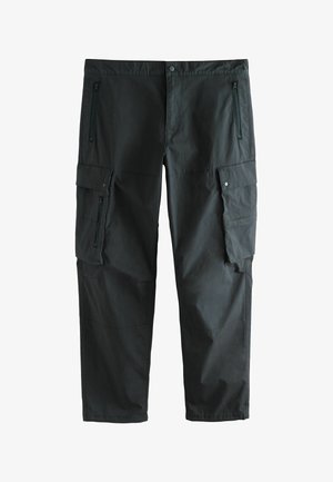 Pantaloni cargo neri realizzati in tessuto leggero, dotati di molteplici tasche, chiusure con zip e una vestibilità rilassata con una texture liscia.
