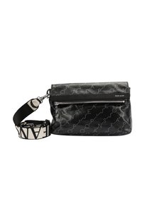 Borsa a tracolla nera realizzata in materiale lucido, con modelli di logo in rilievo, tasca anteriore con cerniera e tracolla regolabile a righe.