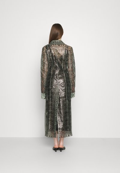 Vaillant TECHNICAL COATED OVERCOAT - Κλασικό παλτό - brown