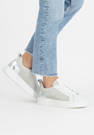 Mysa FUSCHIA - Sneakers laag - white/light grey