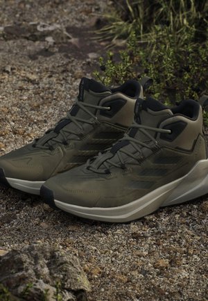 adidas Terrex TRAILMAKER 2.0 HIKING - Zapatillas de senderismo - olive strata   olive strata   silver pebble