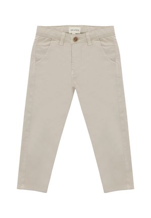 Pantalones de algodón beige con corte recto, bolsillos frontales, trabillas para cinturón y cierre de un solo botón. Textura suave sin patrones ni acentos.