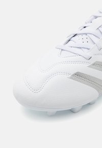 adidas Performance PREDATOR CLUB FXG - Botines de fútbol para terreno firme - footwear white/silver metallic