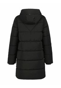Schwarze Puffermantel mit Kapuze, horizontal gesteppt, mit langen Ärmeln und einem Reißverschluss. Das Material ist glatt und isoliert.