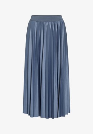 Plišana maxi suknja u prigušenoj plavoj boji, izrađena od sjajnog materijala, s elastičnim pojasom i lepršavim dizajnom, doseže do sredine teladi.