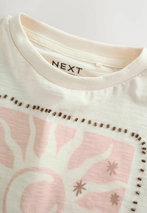 Next, REGULAR FIT - BEADED OVERSIZED BOXY T-SHIRT  . - Trükipildiga T-särk - ecru sun