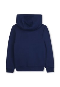 Sweat à capuche bleu marine avec une poche kangourou, des poignets et un ourlet côtelés. Texture douce avec une grande capuche et un design minimaliste.