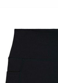 Czarne legginsy z wysokim stanem wykonane z elastycznego materiału, z boczną kieszenią i płaskimi szwami dla dodatkowego komfortu i trwałości.