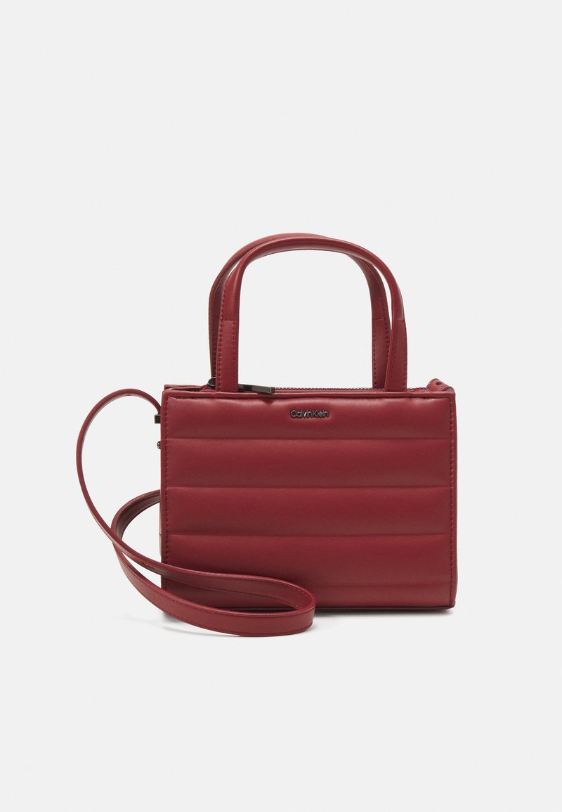 Calvin Klein LINE QUILT MINI TOTE - Borsa a mano - biking red