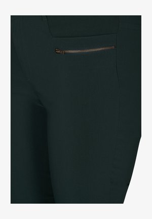 Tmavozelené nohavice s bočnou vreckom so zipsom a zlatými prvkami, hladkou textúrou a strihom na mieru, navrhnuté pre elegantný vzhľad.
