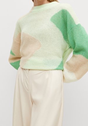 Jersey de punto con un tejido texturizado en patrones abstractos de verde menta, verde pálido y beige, con cuello redondo y corte relajado.