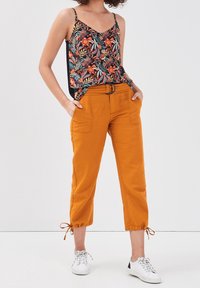 Cache Cache Pantalon classique - mustard yellow