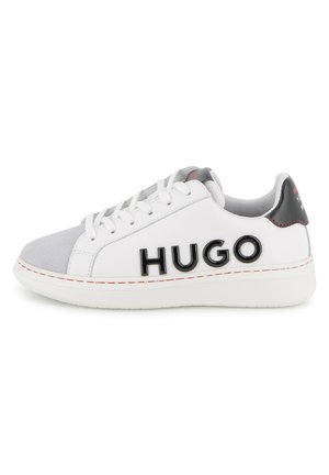 White sneaker with gray suede panel and black "HUGO" logo. Features white laces, rubber sole, and contrast stitching. Minimalist design.