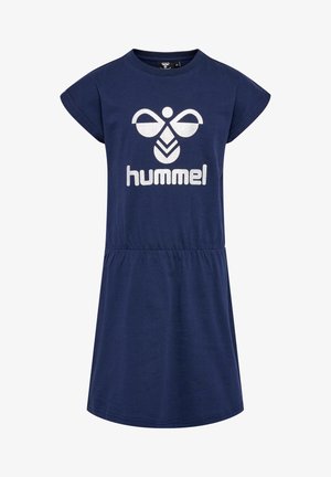 Granatowa bawełniana sukienka z krótkimi rękawami, elastycznym pasem i białym logo z napisem "hummel" z przodu. Klasyczny krój z rozkloszowanym dołem.