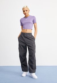Nike Sportswear Basic póló - daybreak