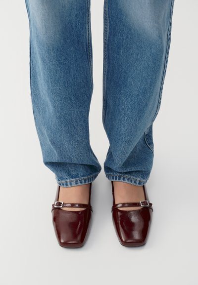 DEBBI - Escarpins - cherry