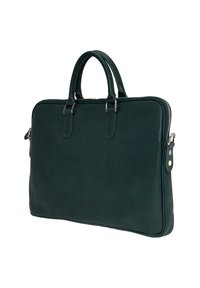 Groene leren aktetas met dubbele handgrepen, ritssluiting en zilveren hardware. Glad textuur en minimalistisch ontwerp met een rechthoekige vorm.