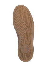 Semelle de chaussure en caoutchouc brun avec un motif de bande de roulement en zigzag, présentant un logo circulaire et des marquages de taille en relief. Texture lisse, design durable.