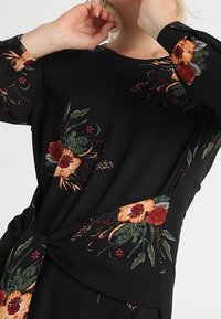 Pepe Jeans Sukienka letnia