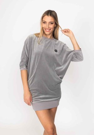 RAGLAN CUT - Sweter