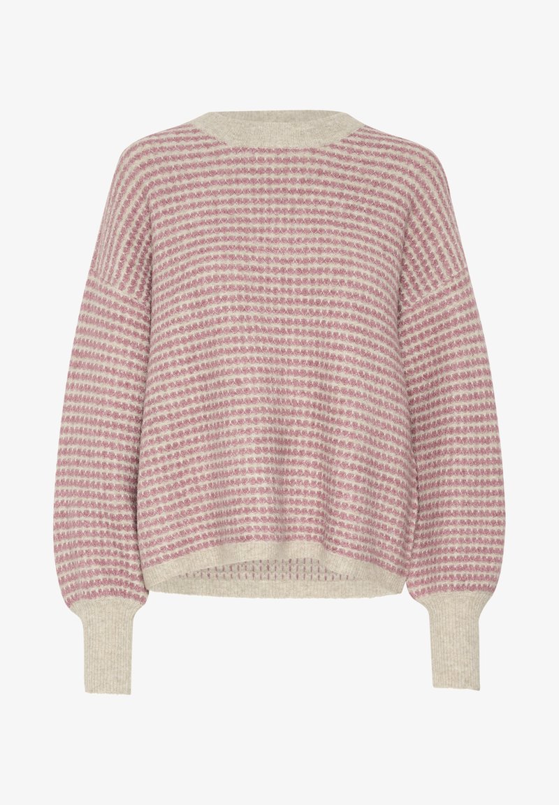 Pull en tricot rose clair et crème, avec un motif rayé texturé, col rond et poignets côtelés. Coupe décontractée avec épaules tombantes.