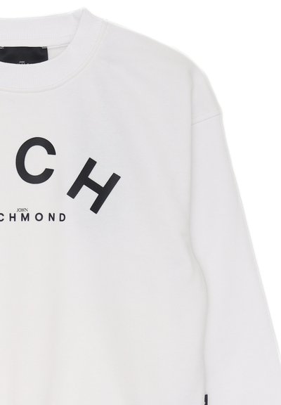 Felpa bianca con colletto a girocollo, caratterizzata da audaci lettere nere "CH" e "JOHN RICHMOND". Tessuto morbido con una texture liscia.